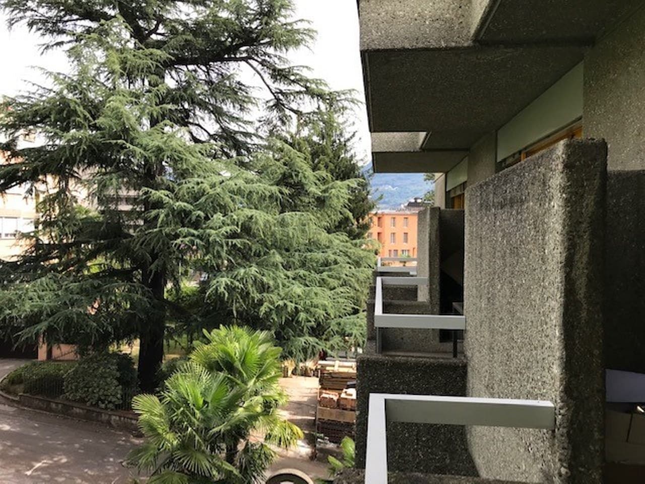 SPACIOUS PENTHOUSE OFFICE WITH OPEN VIEWS